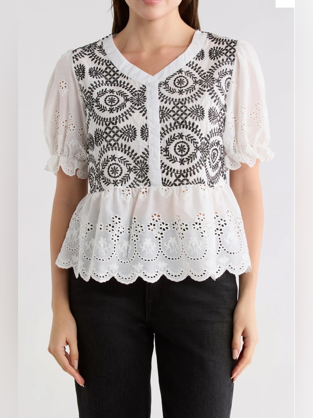 NWT Liv Los Angeles Eyelet  Embroidered Short Sleeve Button Up Shirt Size Medium
